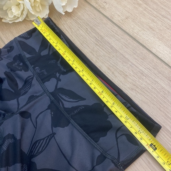 Lululemon | Brisk Bloom | Cropped Leggings - Picture 10 of 12